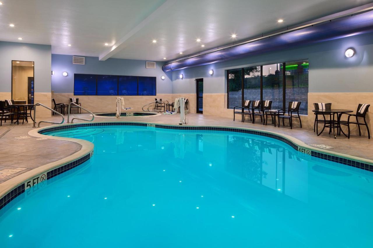 Holiday Inn Express And Suites Wheeling By Ihg Triadelphia Dış mekan fotoğraf