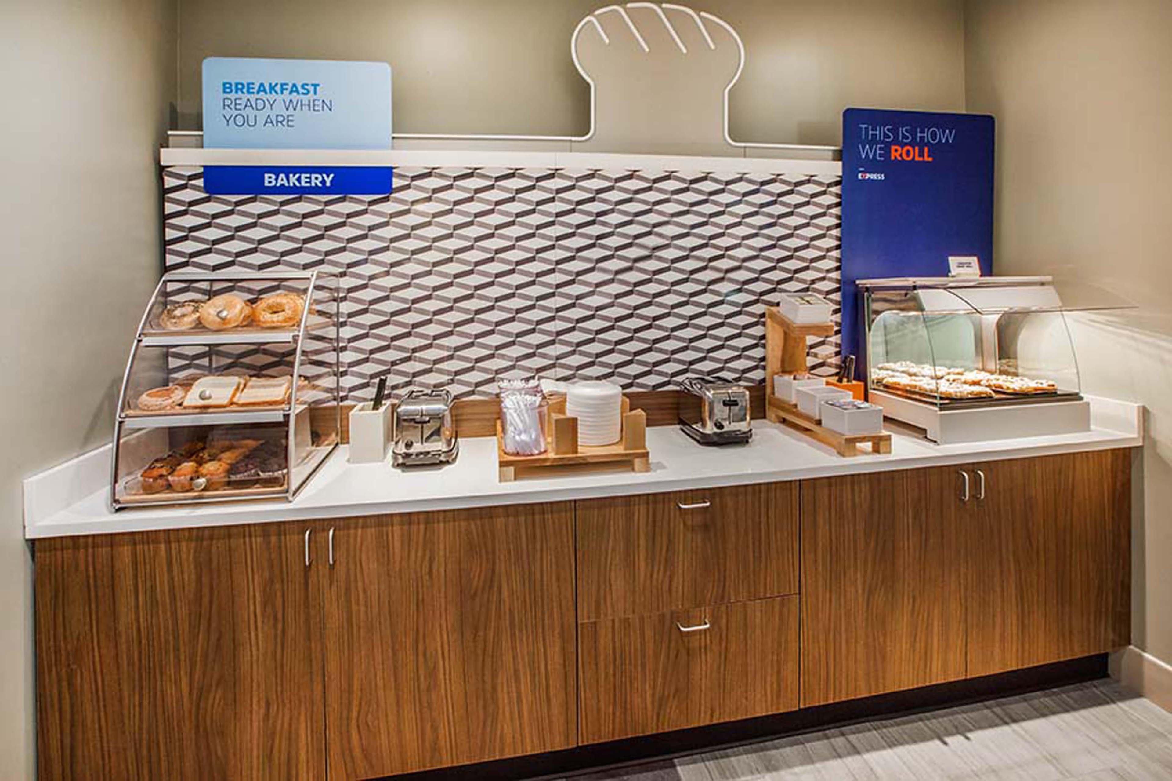 Holiday Inn Express And Suites Wheeling By Ihg Triadelphia Dış mekan fotoğraf