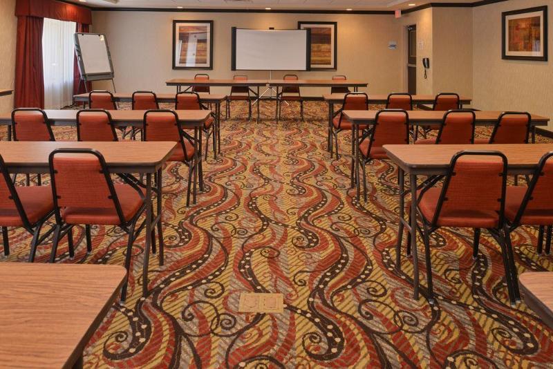 Holiday Inn Express And Suites Wheeling By Ihg Triadelphia Dış mekan fotoğraf