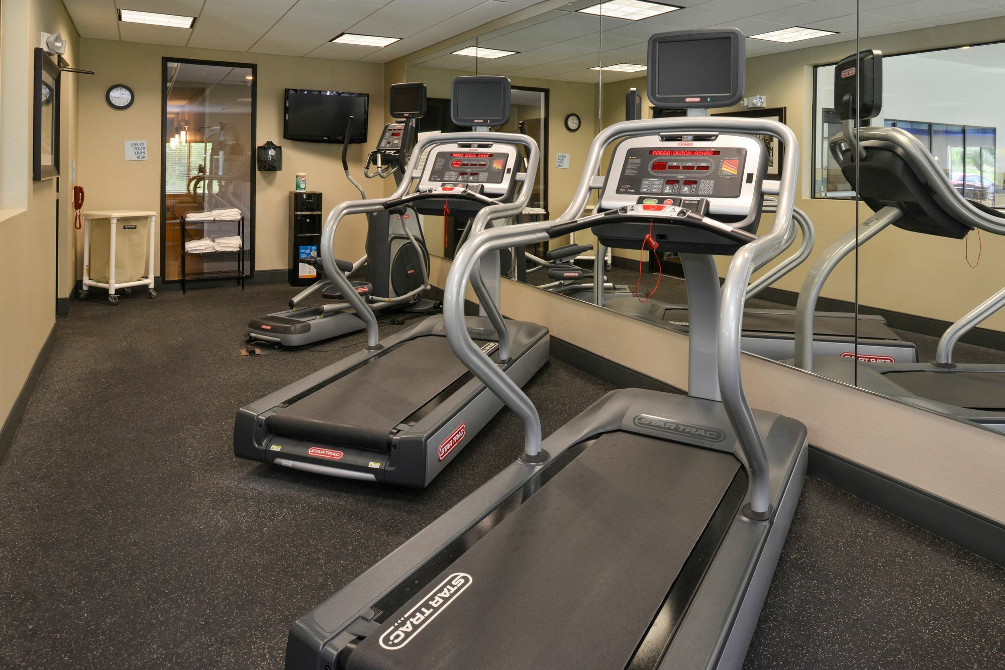 Holiday Inn Express And Suites Wheeling By Ihg Triadelphia Dış mekan fotoğraf
